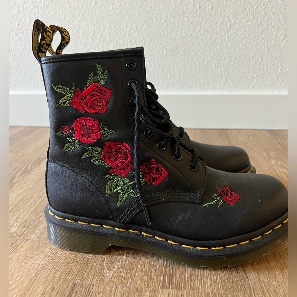 NEW! Dr. Martens 1460 Vonda Mono Women’s Floral Boots -Rose Embroidery.